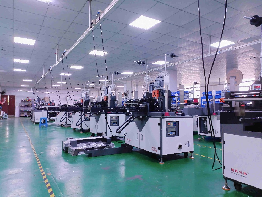 一種全自動裁線剝皮雙頭沾錫機 一種全自動裁線剝皮雙頭沾錫機